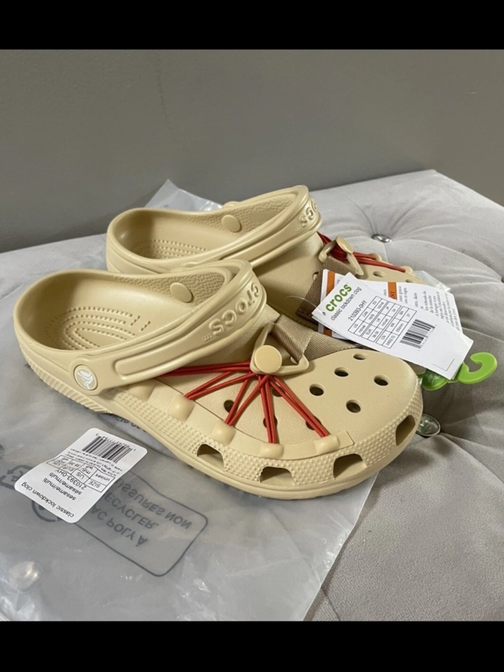 Crocs Classic Bungee Cord Clog M4/W6 Sesame Color